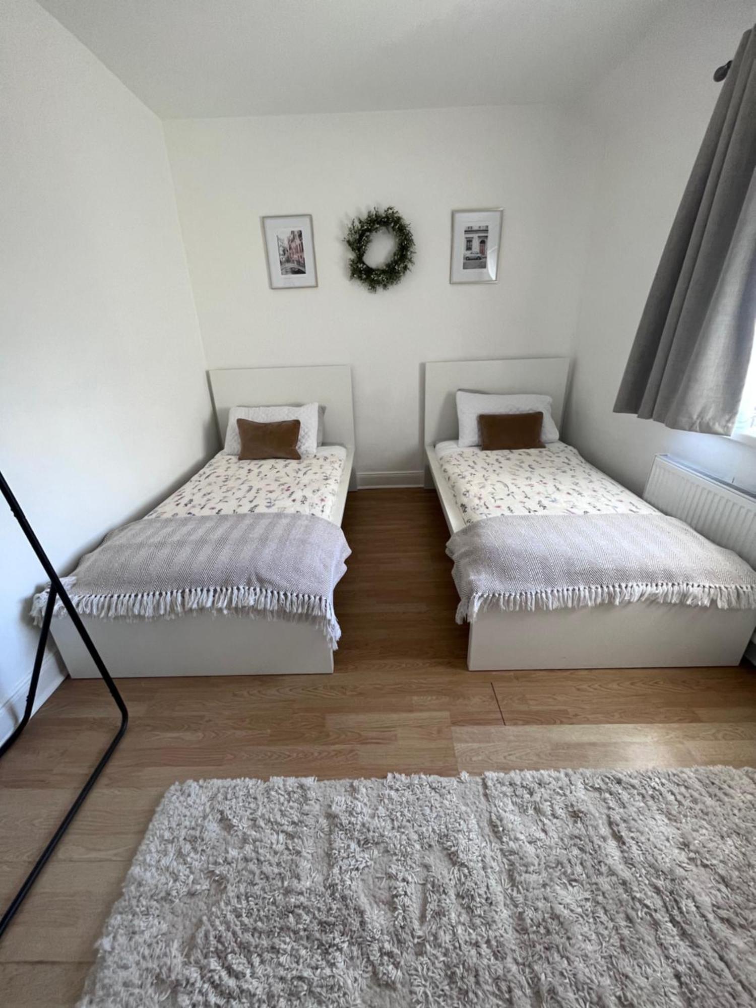 2 Bedroom House In Belfast With Garden Exterior photo